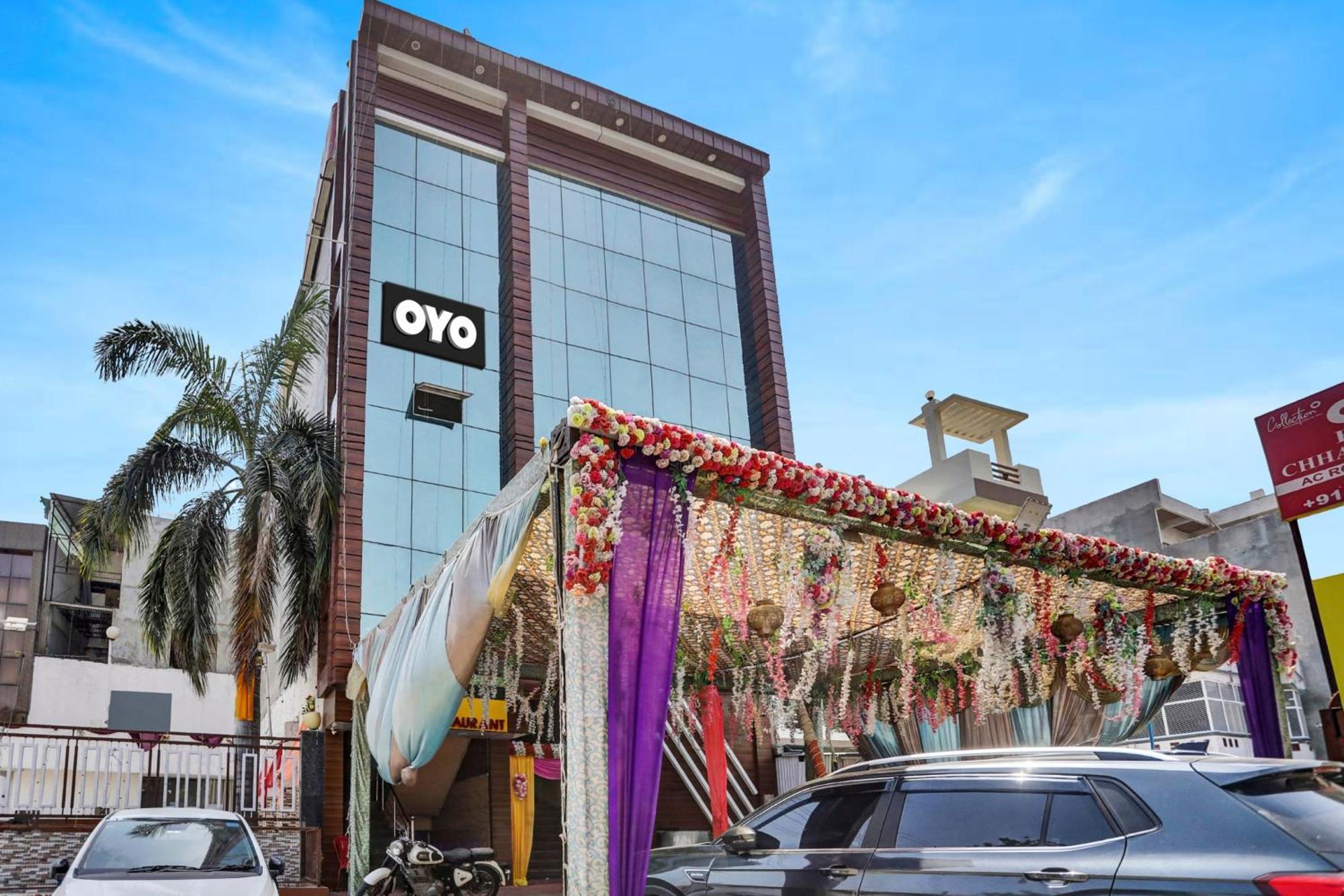 Chaya Hotel And Banquet Hall 坎普尔 外观 照片